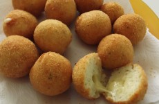 img_bolinho_de_arroz_recheado_com_queijo_5487_orig