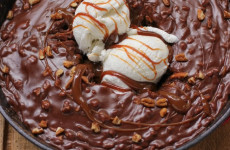 Gooey-Chocolate-Skillet-Cake-Ice-Cream-Sundae-682x736